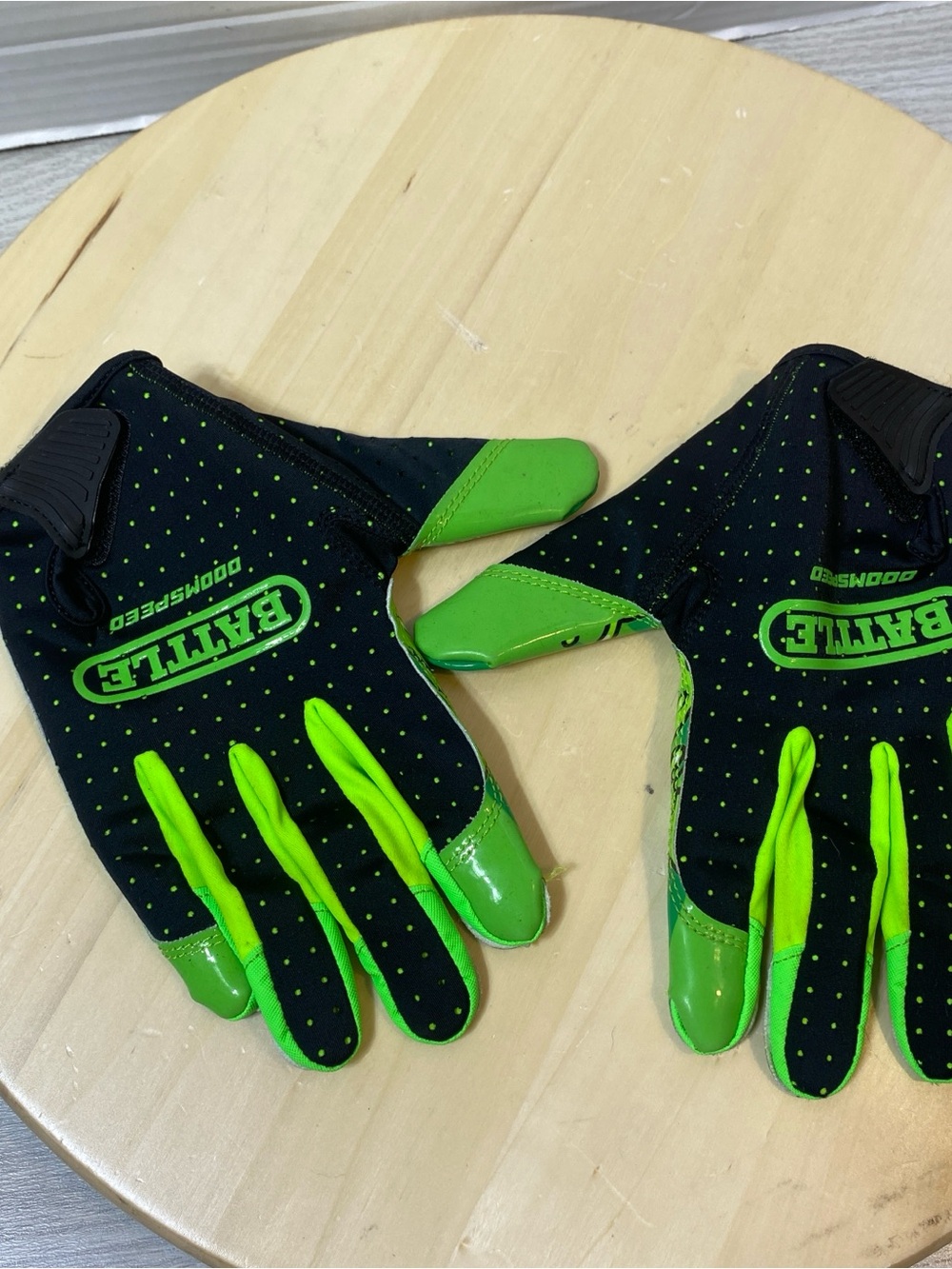 Battle Sports DoomSpeed Football Gloves Lime Green Black Slime Men's M NWOT